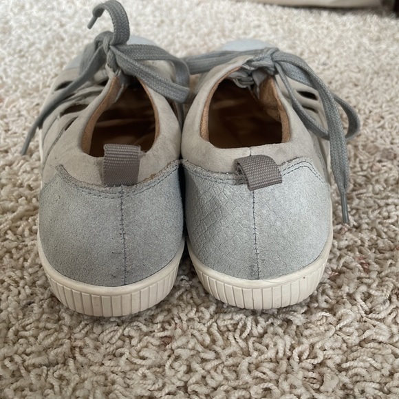 Women’s Mulberry suede sneakers by Earth Size 7B Gray Silver - Picture 7 of 7